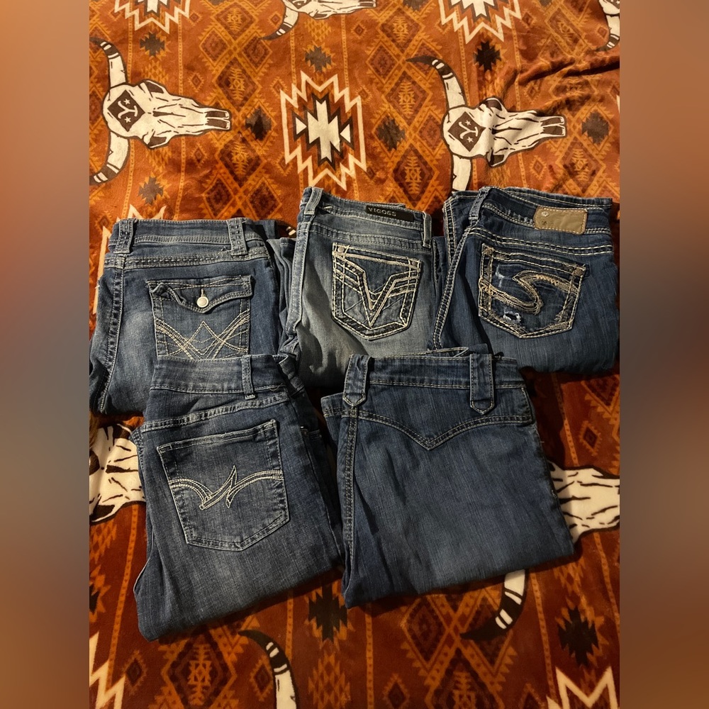 BUNDLE OF JEANS